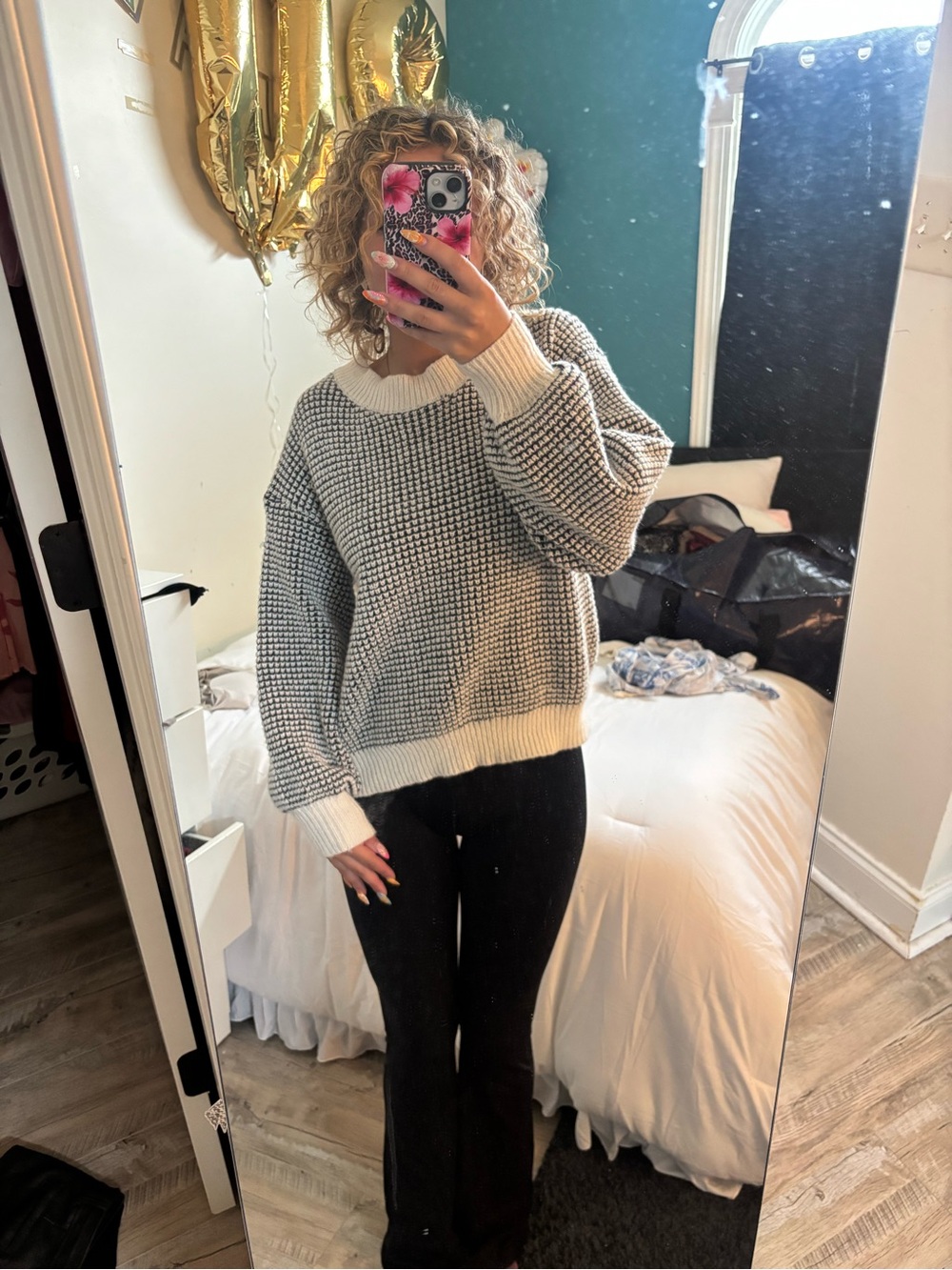 Relaxed Houndstooth Crewneck Sweater - White and Gray